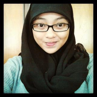 Foto Cewek Cantik Berjilbab Berkacamata Foto Cewek Cantik Berjilbab Berkacamata