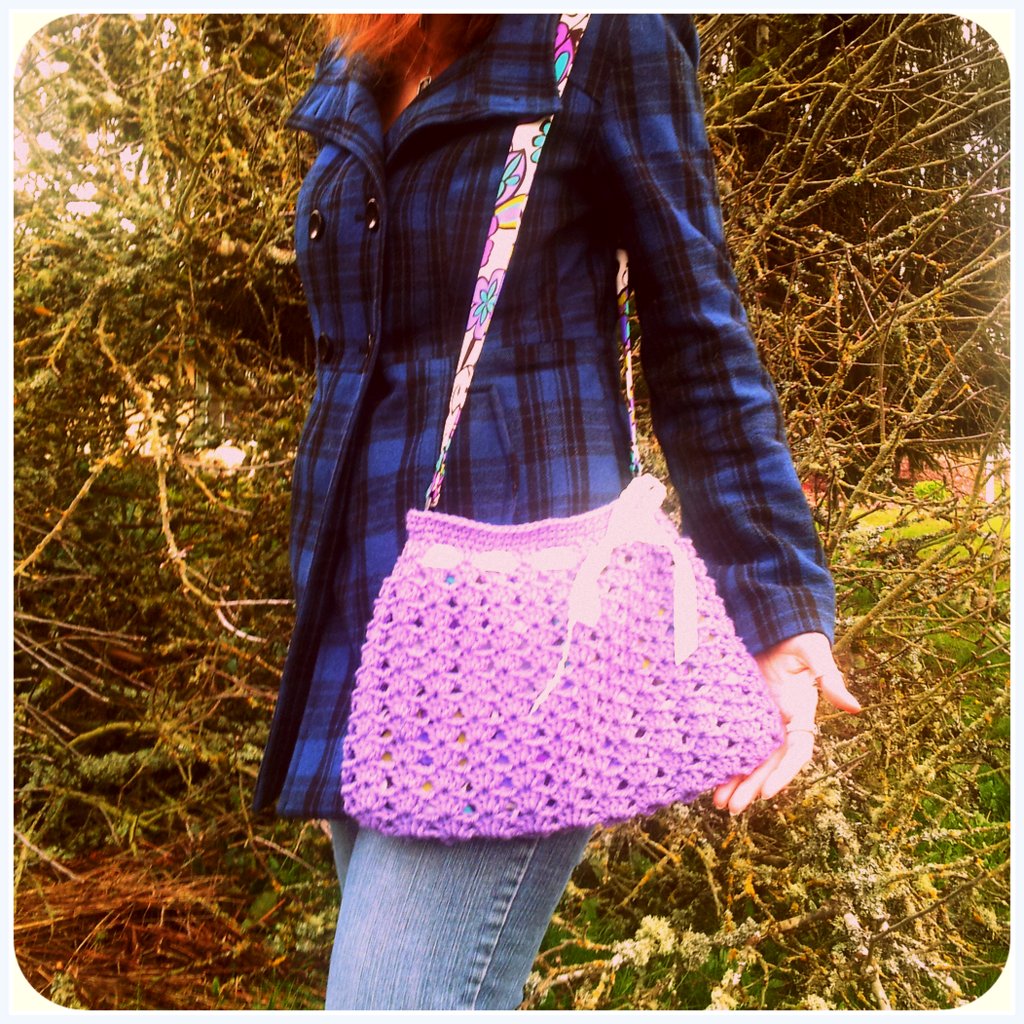 Civic Stitchings: Cute little crochet spring purse!