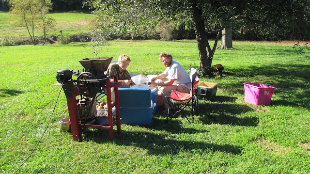 spring creek farm pioneer tn wwoof usa prepping apples antique cider press with modern motor