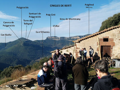 Panoràmica dels Cingles de Bertí des de Can Plans Panoràmica dels Cingles de Bertí des de Can Plans