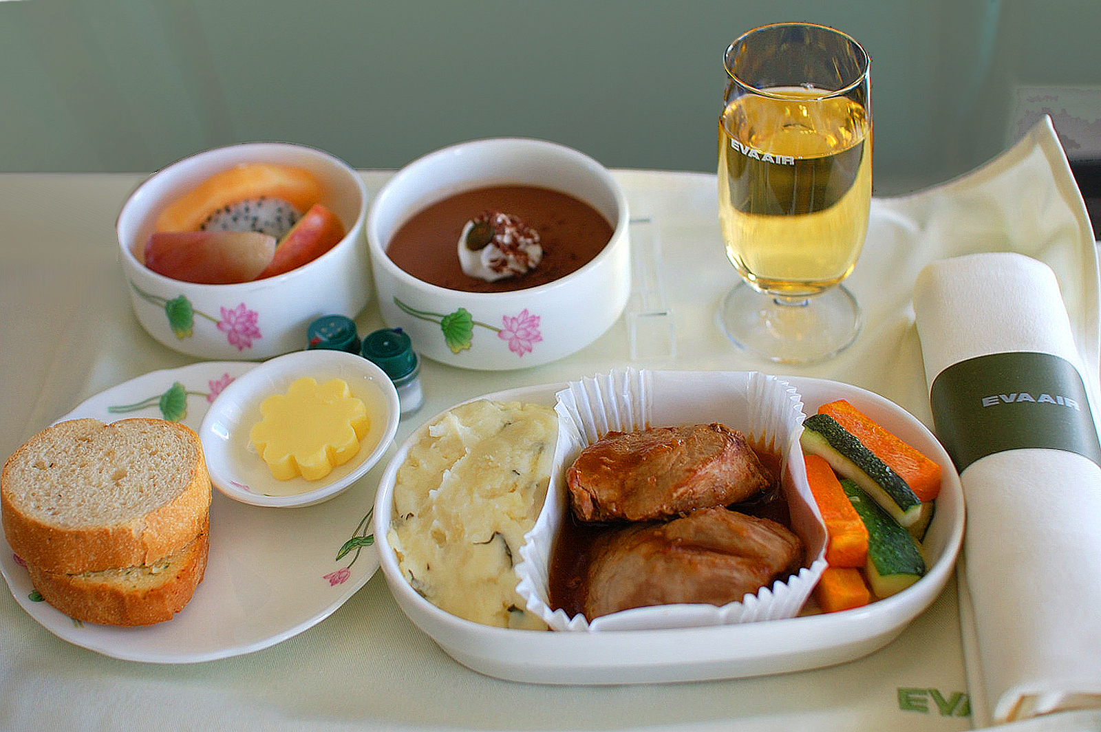 http://4.bp.blogspot.com/-qnh2JgWvWs0/TiOyKqHUScI/AAAAAAAAAAc/qRXam2_ezm4/s1600/20090119061259%2521EVA_Air_Premium_Laurel_catering.jpg