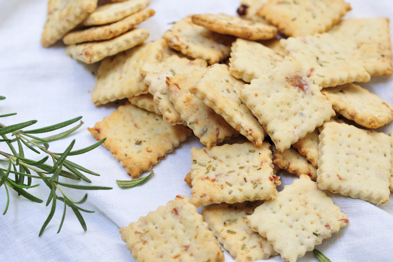 Haniela's Rosemary Prosciutto Crackers