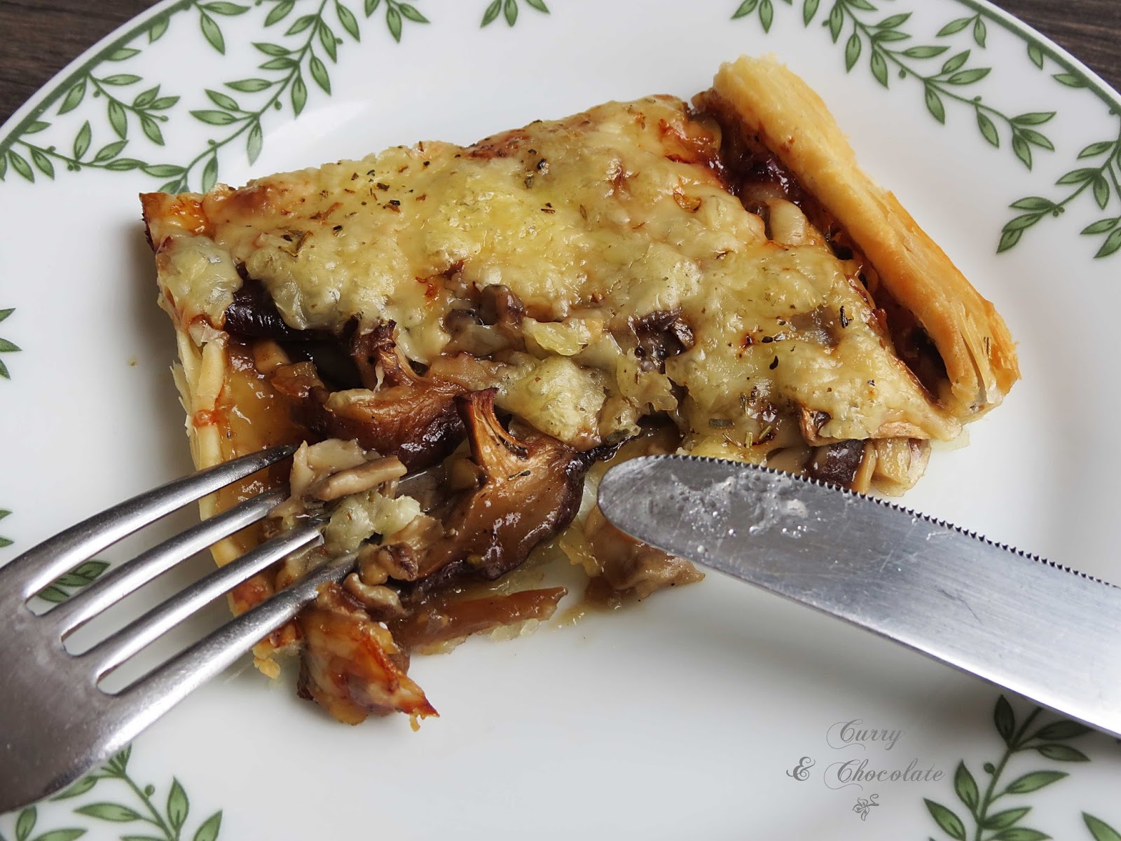 Hojaldre de setas y cebolla confitada o caramelizada – Caramelized onion and mushroom puff pastry Hojaldre de setas y cebolla confitada o caramelizada – Caramelized onion and mushroom puff pastry