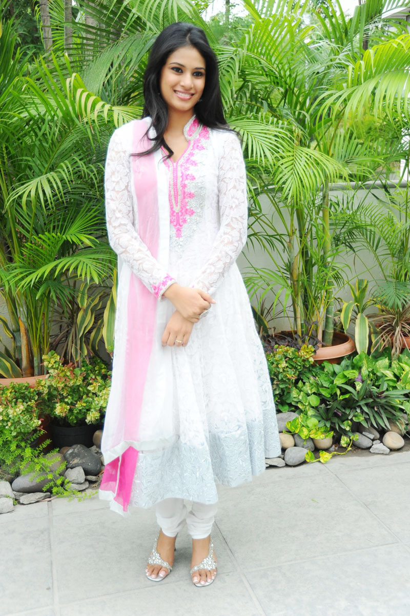 Zara Life is Beautiful heroine Stills