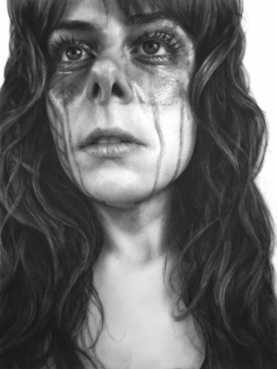 Os retratos hiper-realistas desenhados com grafite de Melissa Cooke Melissa Cooke pinturas ilustrações desenhos grafite hiper-realistas retratos autorretratos preto e branco