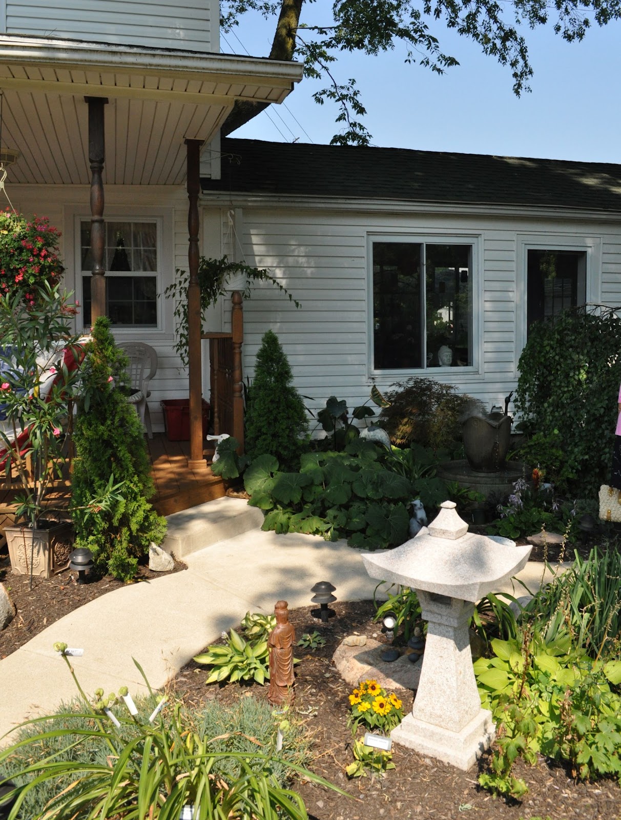 Creating Interest Cutting Edge Daylilies From Pleasant Valley Gardens