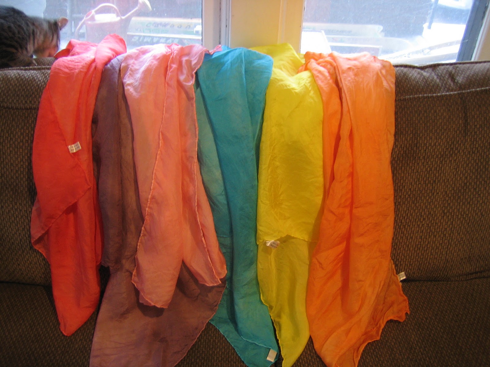 ROOK How To Dye Playsilks with Food Dye!