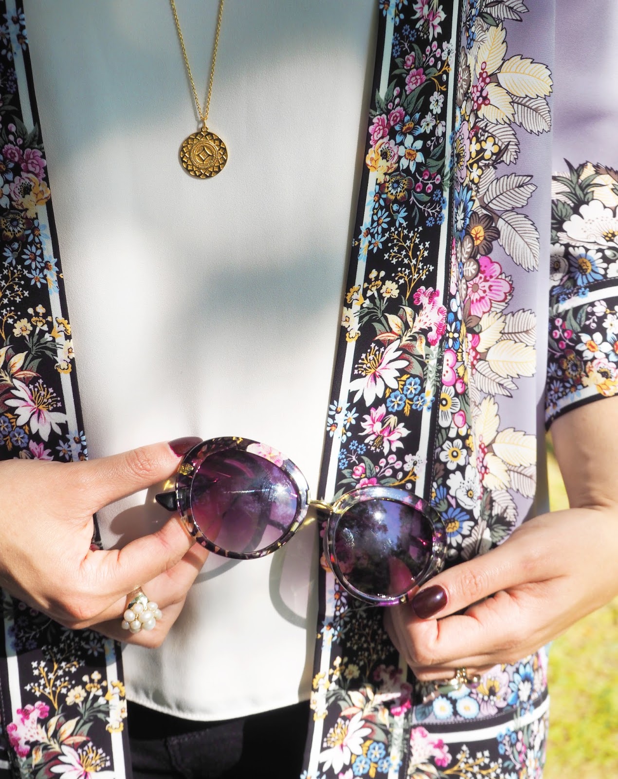 Fashion Outfit: Lilac Kimono V&A Collection from Oasis, Accessorize Sunglasses & Gold Coin Necklace