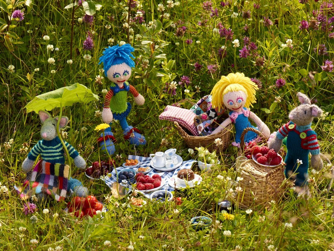 After Hours... Arne & Carlos "Knit and Crochet Garden" new book on