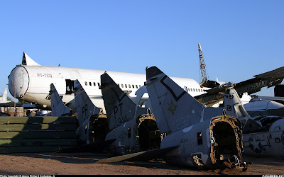 Davis-Monthan AFB - o maior cemitério de aeronaves do mundo  AMARC+-+ex+TBA+707+PT%C2%B4TCQ