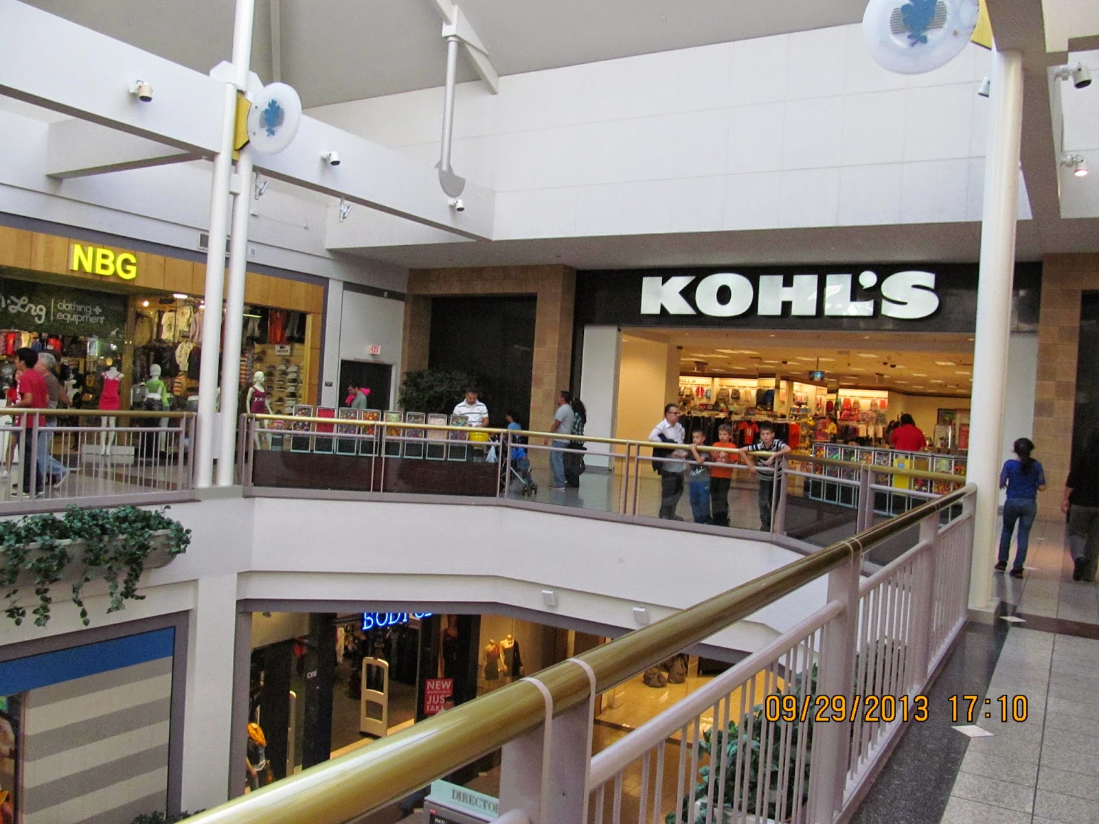 Trip to the Mall Lincolnwood Town Center (Lincolnwood, IL)