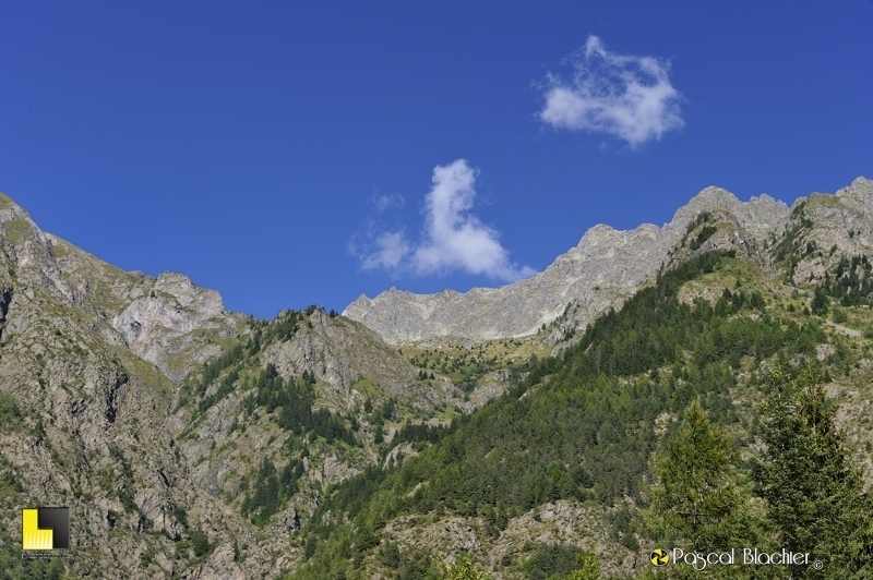 montagnes au dessus de la Chalp photo pascal blachier