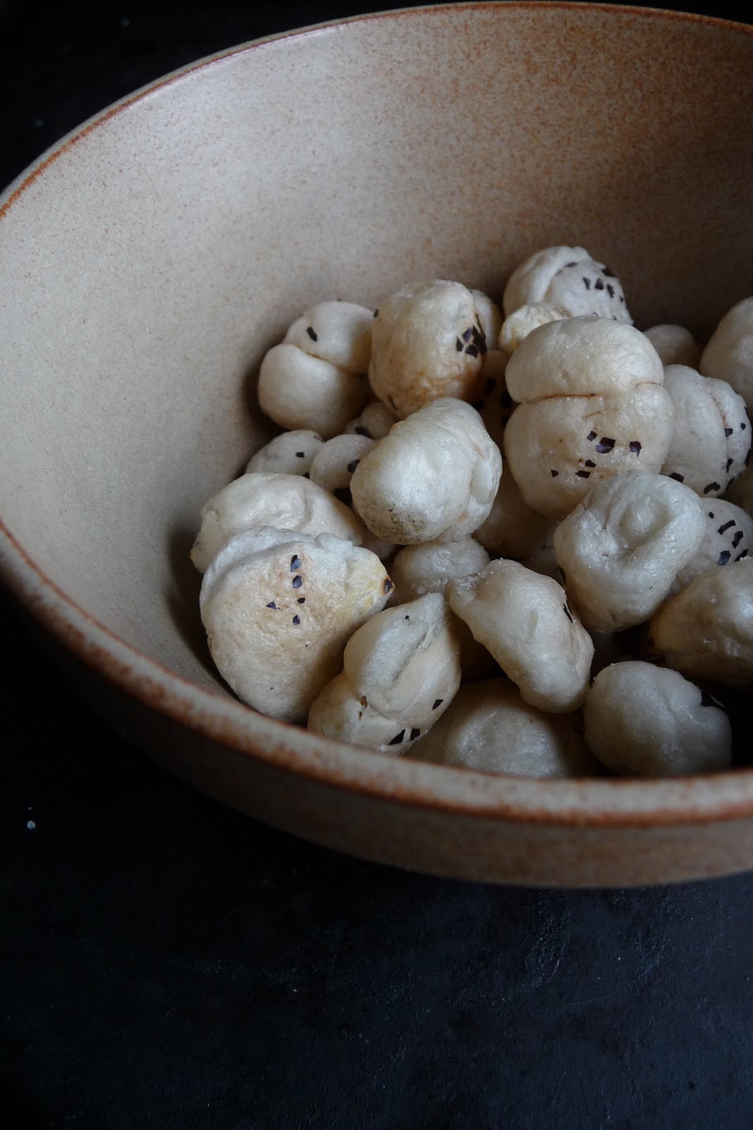 GLOW POPCORN ALTERNATIVE ROASTED PUFFED LOTUS SEEDS (CORNFREE