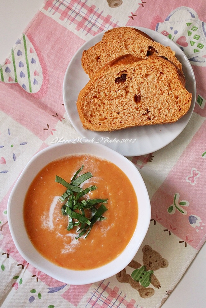I Love. I Cook. I Bake. Fresh Tomato Soup with Basil (Delia Smith)