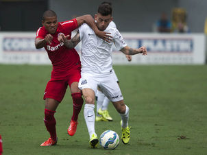 Lucas Lima foi marcado de perto, mas ajudou o Peixe a vencer na Vila (Foto: Ivan Storti/LANCE!Press)