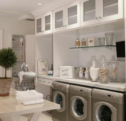 Laundry rooms to kill for {not that I condone killing}. entirelyeventfulday.com #laundry #interiordesign
