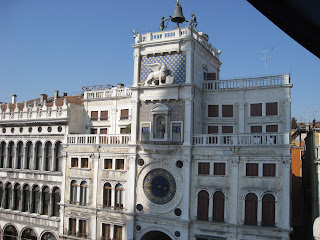 Венеция. Смотровая площадка музея Сан-Марко (лоджия Сан-Марко). Крылатый лев - символ Венецианской республики.