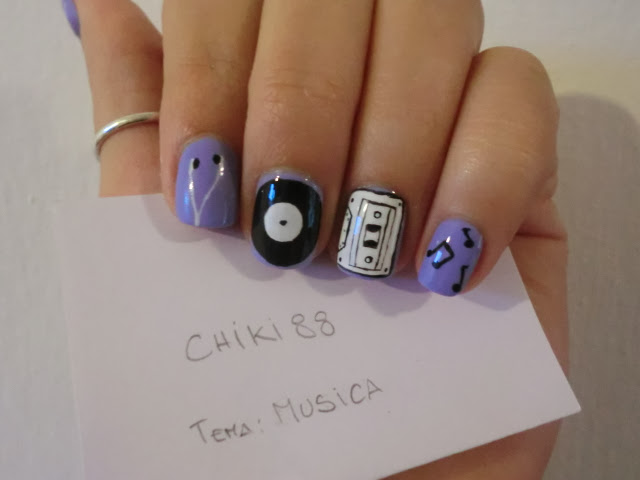 Music nail art - foto con luce naturale