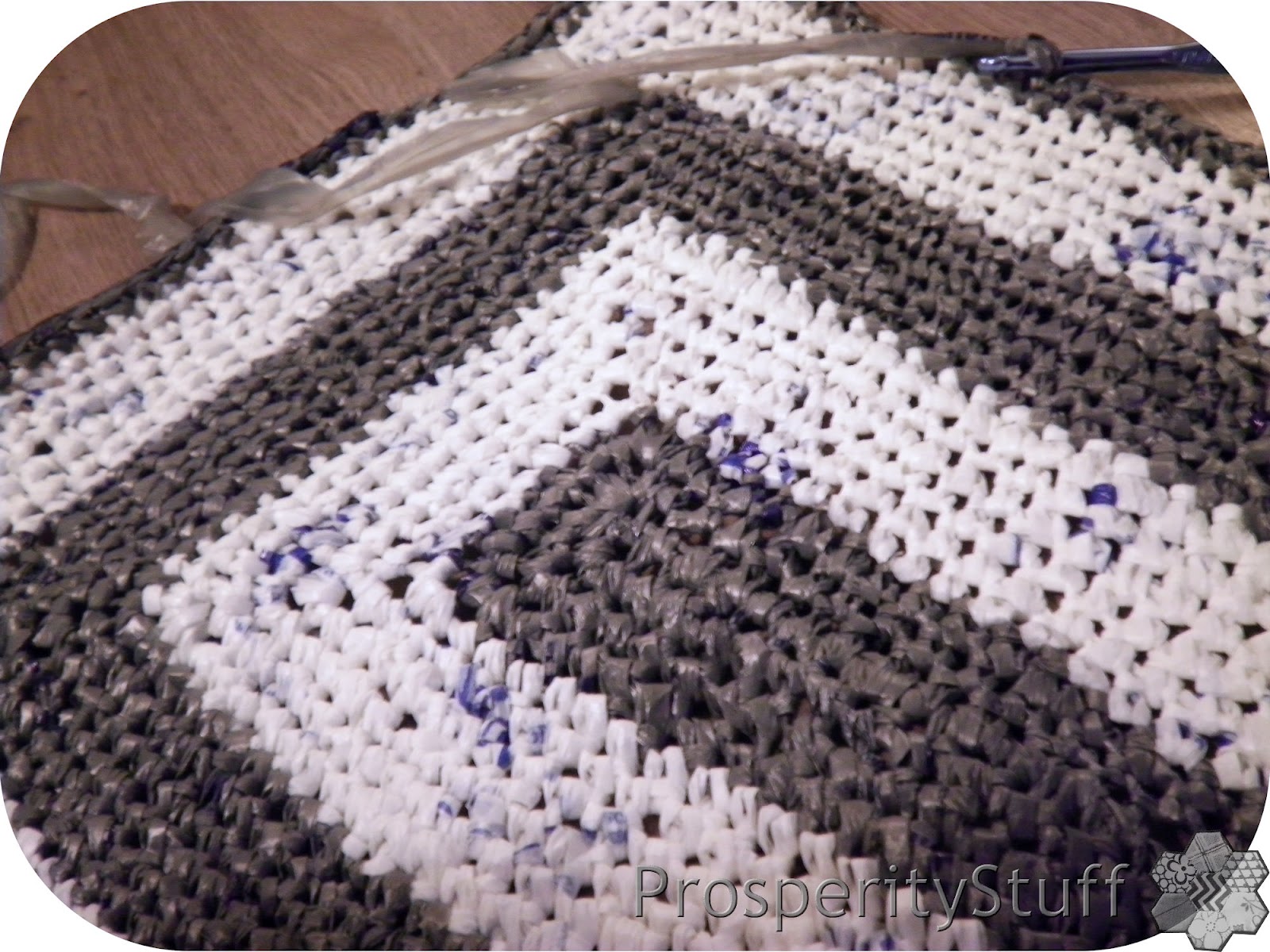 ProsperityStuff Quilts: The Plarn Rug
