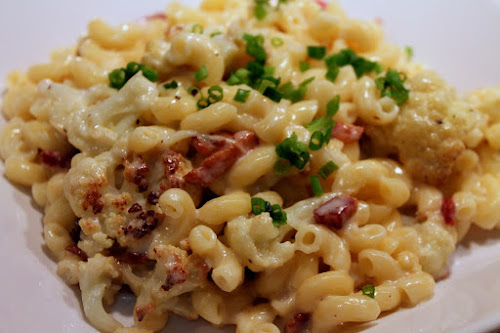 Modernist mac & cheese with bacon and roasted cauliflower