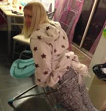 Wanita Tersepit Di Kerusi Bayi Gara Gara Mabuk