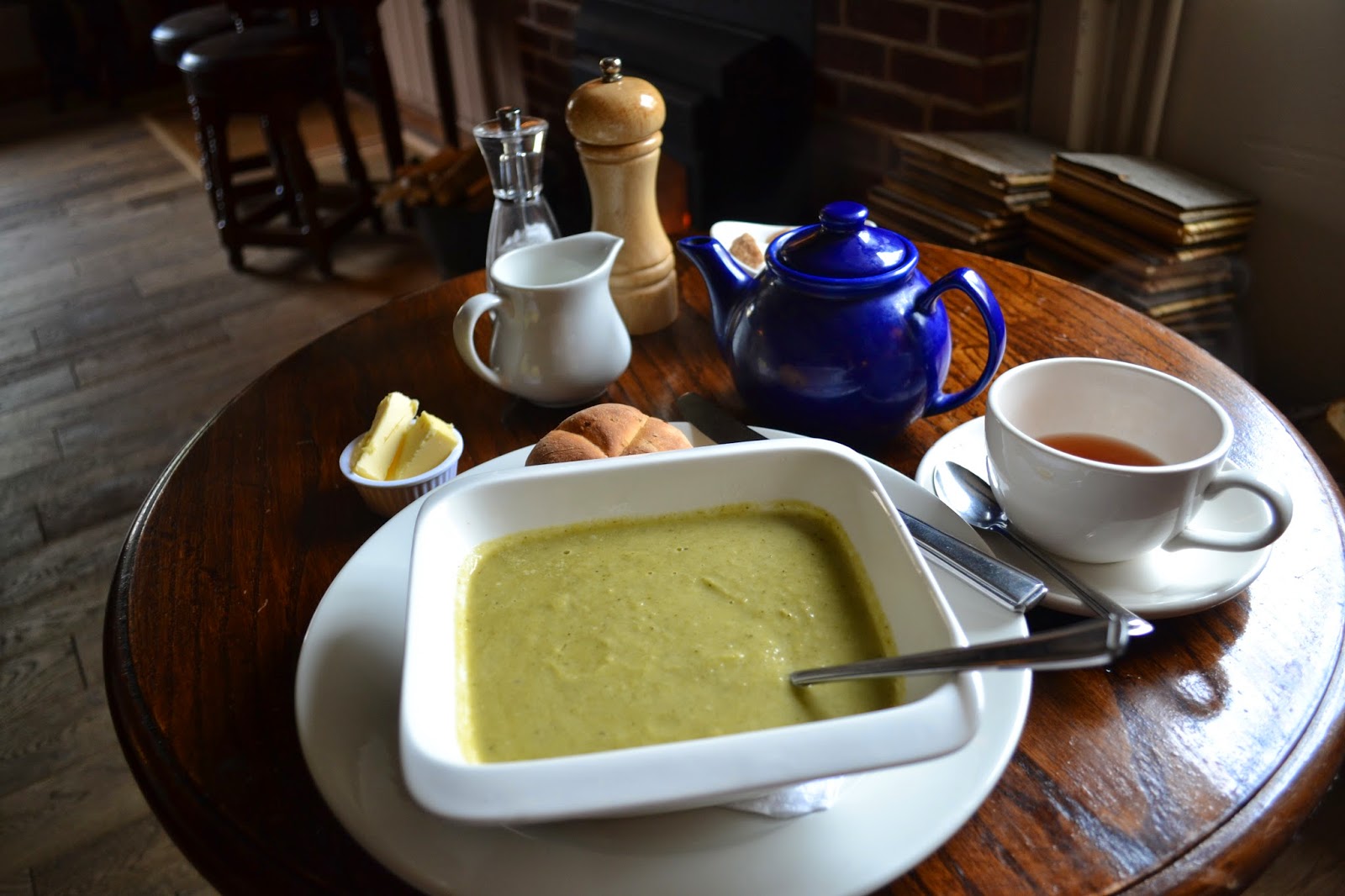 Hemingford Abbots Pub called Axe and Compass