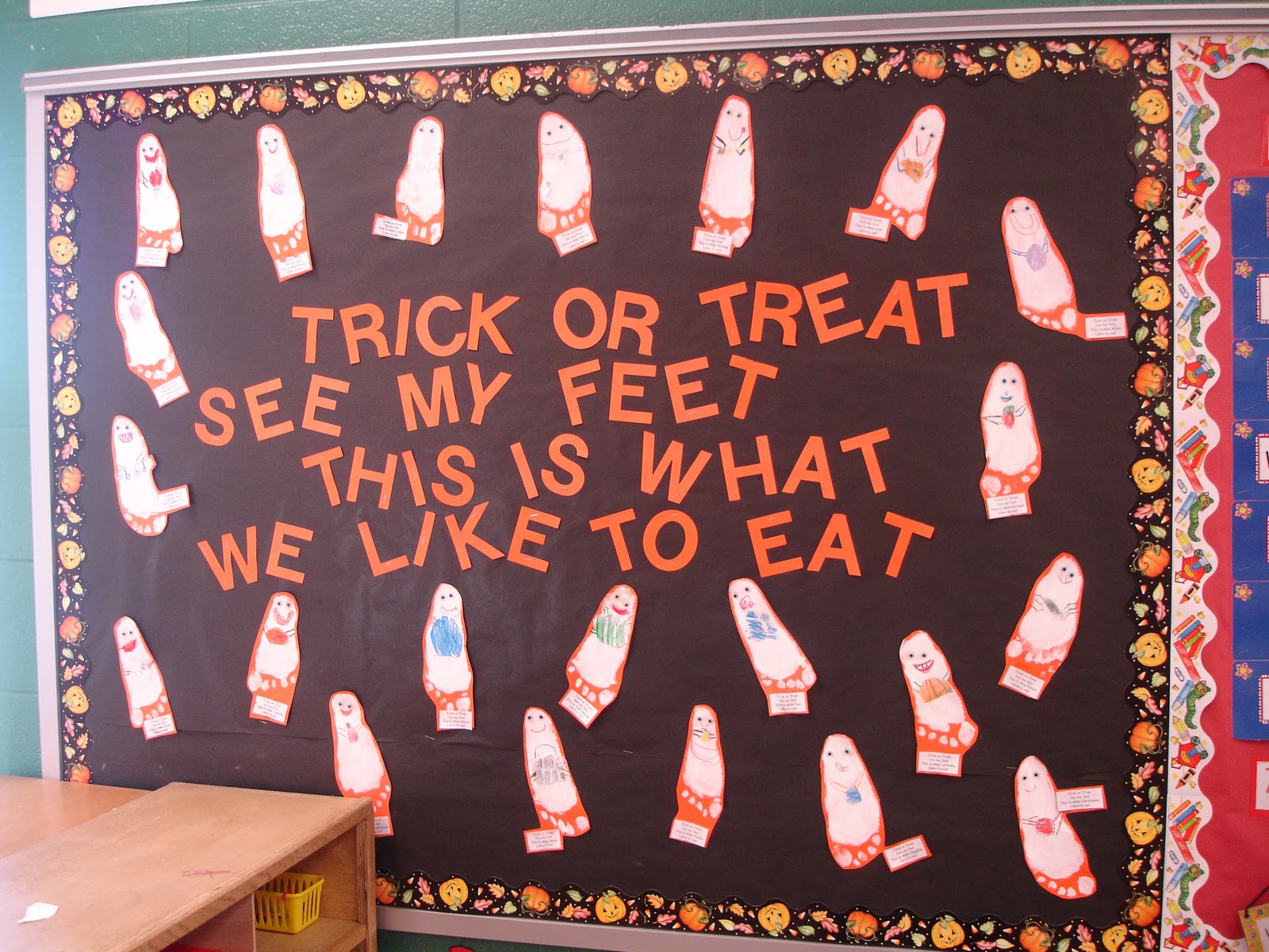 2 Crafty Chicks Halloween Bulletin Board