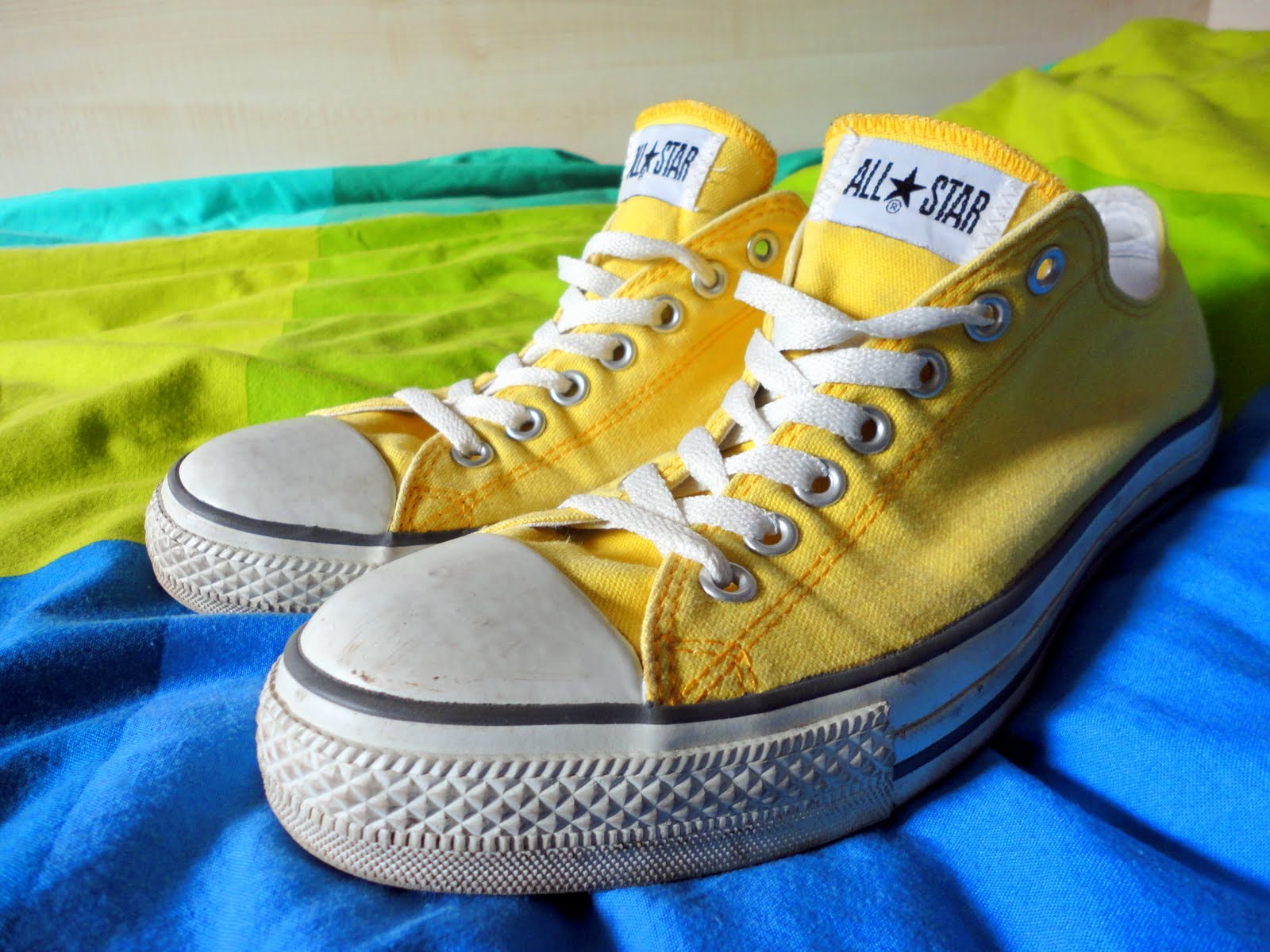 faded yellow converse