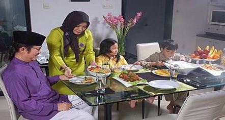 Peran Keluarga Sebagai Pelaku Kegiatan Ekonomi | Berpendidikan