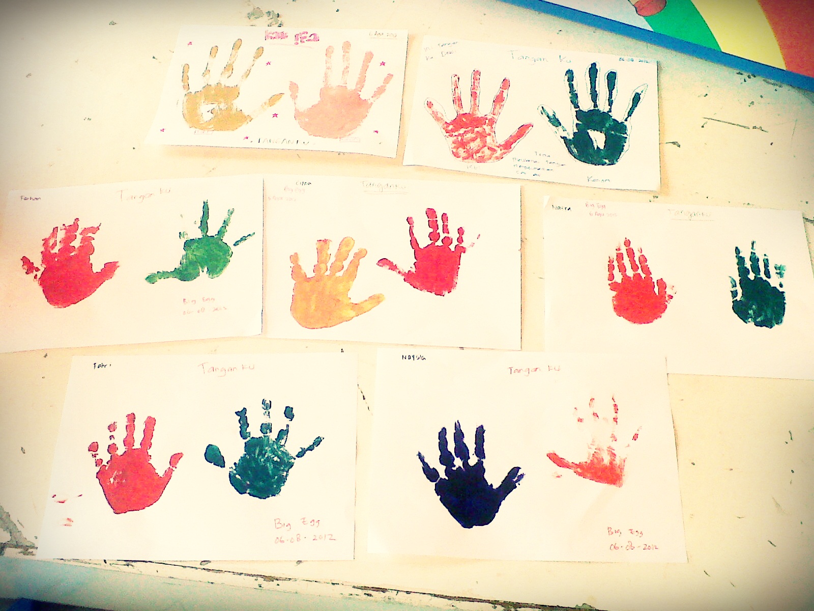 Little 1 Academy Harapan Indah Membuat Cap Telapak Tangan