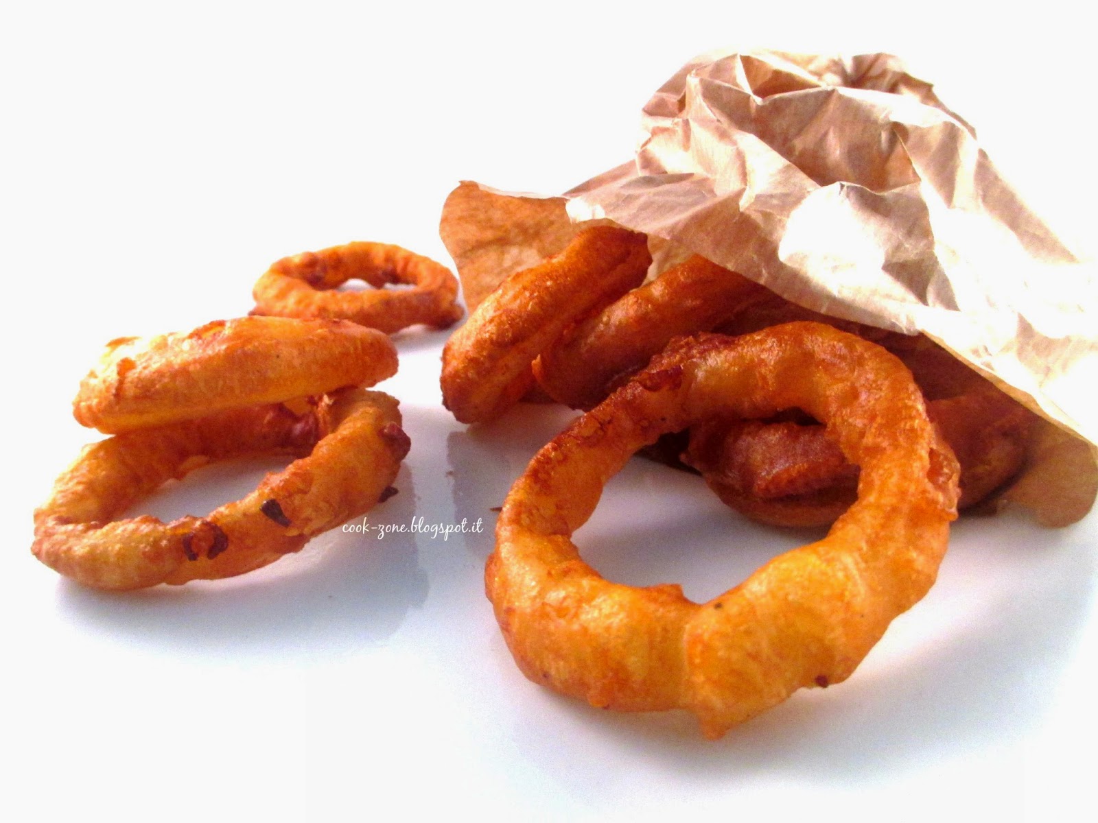 sfizio caldo made in u.s.a.: onion rings, deliziosi anelli di cipolla croccanti!
