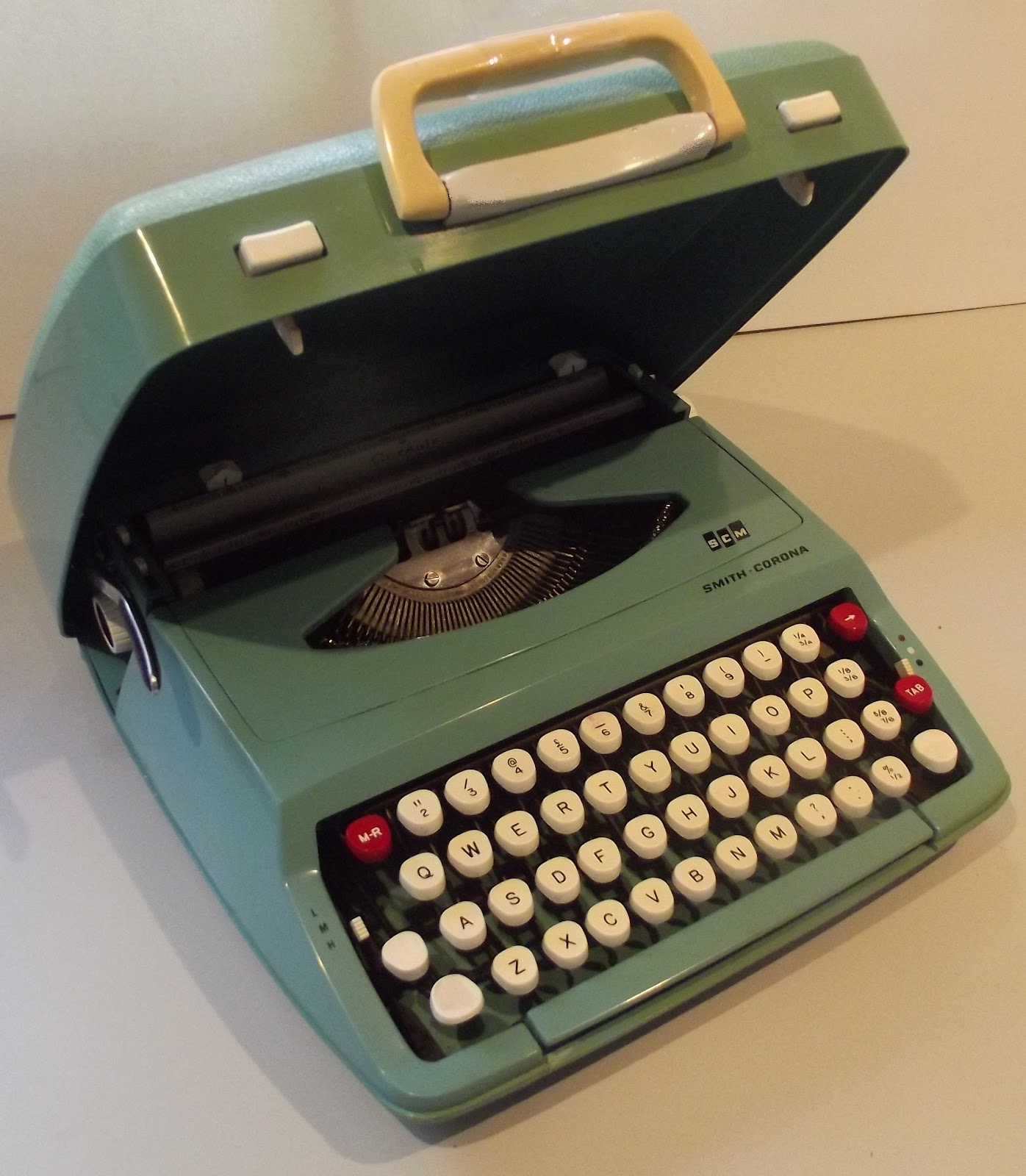 oz.Typewriter Made in England (and the US) SCM Portable Typewriters