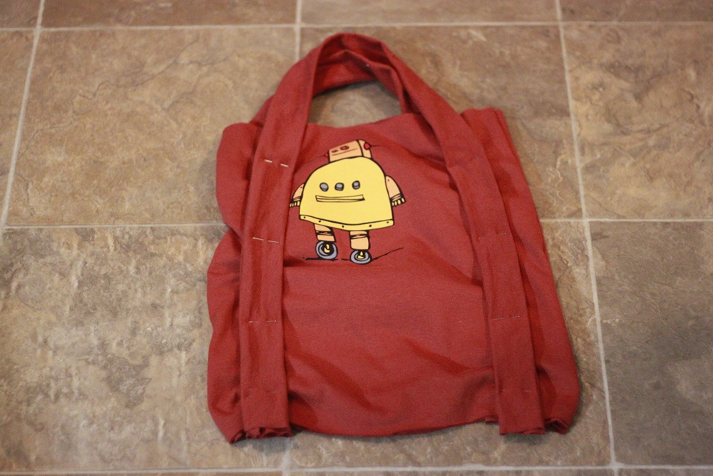 Liz Makes Liz makes a tote bag out of tshirts