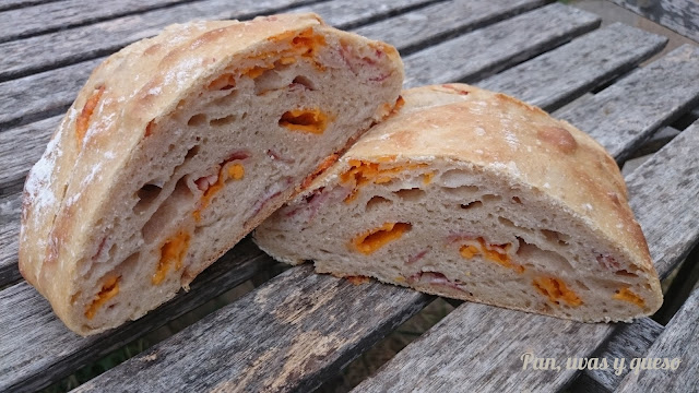 Pan de bacon y queso Cheddar
