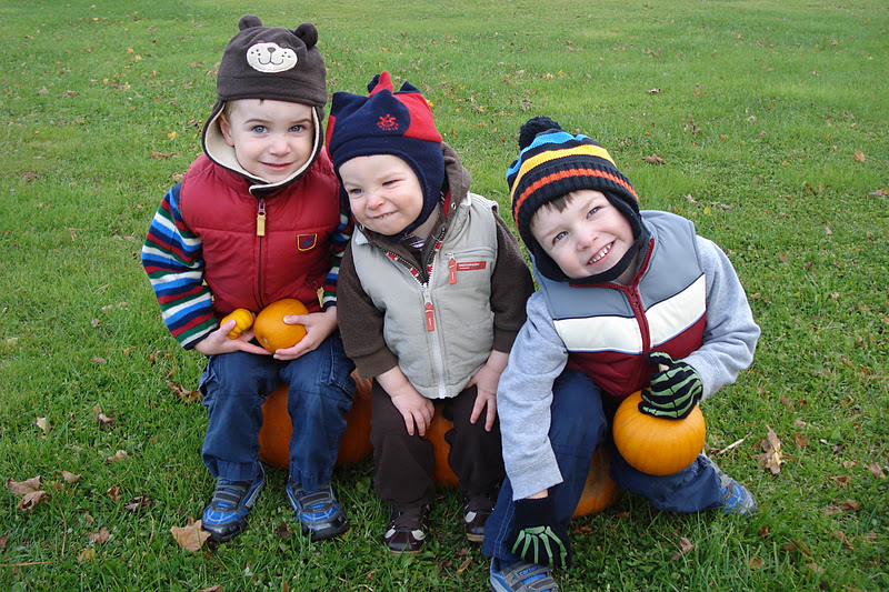 East Coast Mommy: Fall Tradition... a Trip to the Pumpkin Patch