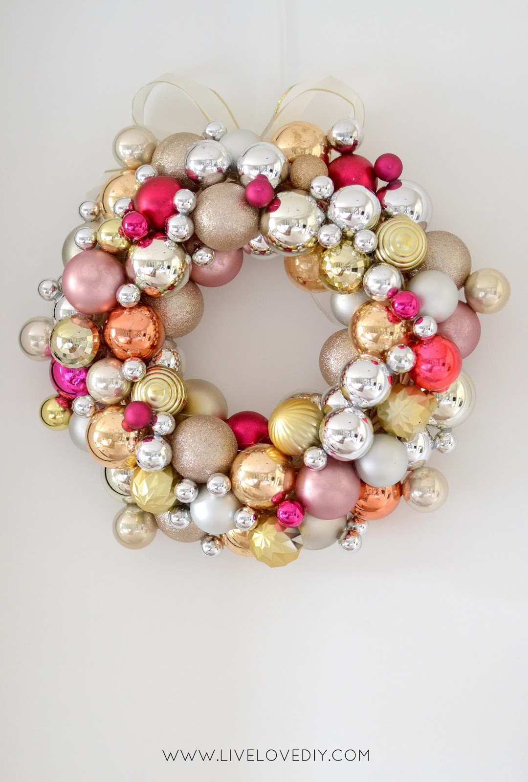 livelovediy how to make a christmas ornament wreath livelovediy how to make a christmas ornament wreath