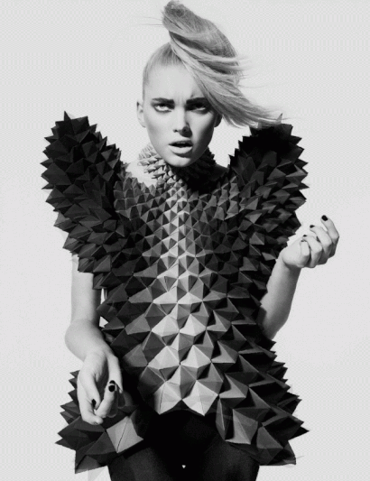 Os incríveis gifs animados que dão vida a obras de arte de DarkAngelOne - Sandra Backlund/Iris Van Herpen DarkAngelOne arte gifs animados cinemagrafia fotografia fashion ilustrações digitais Sandra Backlund/Iris Van Herpen