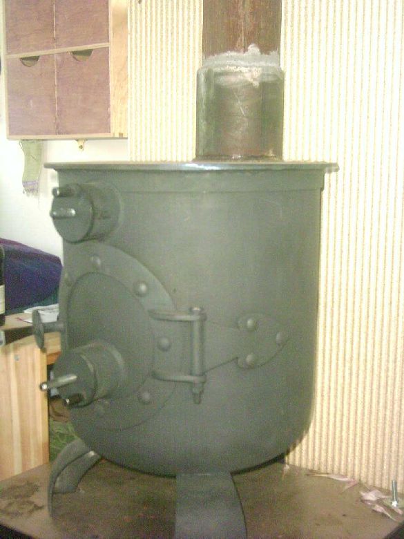 what's he building in there? Fire!! Gas bottle burners, and the making of.