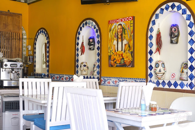Interior Taco Beach Grill dengan dekorasi ala meksiko Interior Taco Beach Grill dengan dekorasi ala meksiko