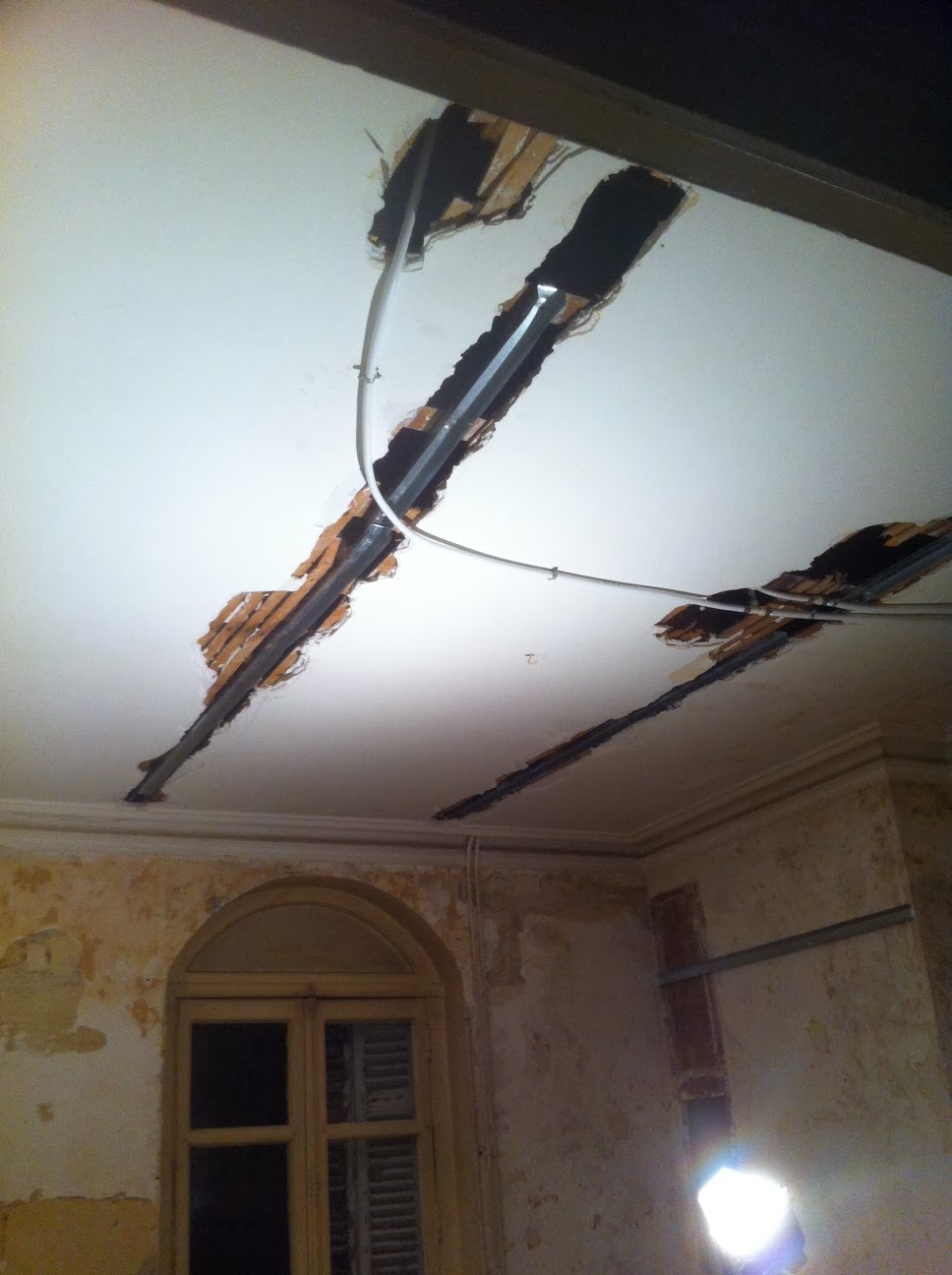 Travaux maison Brosseau Crevez les plafonds...