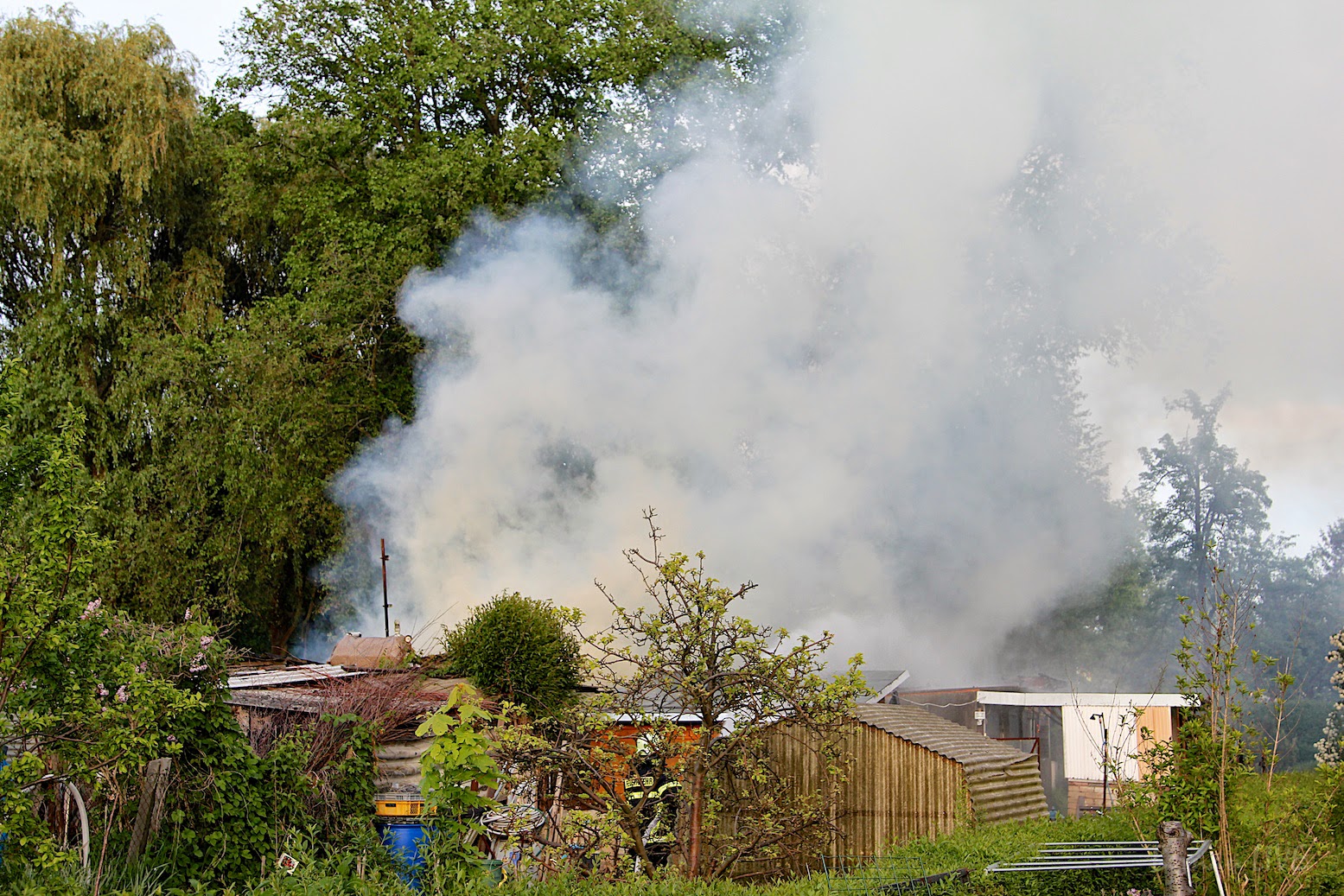 Bernau: Grosseinsatz der Feuerwehr - Bungalow Brand... 29 Bernau LIVE - Dein Stadtmagazin für Bernau bei Berlin