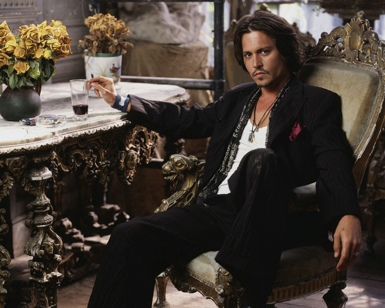 http://4.bp.blogspot.com/-rBrcNSP4lQU/UAo3g0HUSrI/AAAAAAAACWY/MlcJtLEG0g0/s1600/johnny-depp_1280x1024_.jpg