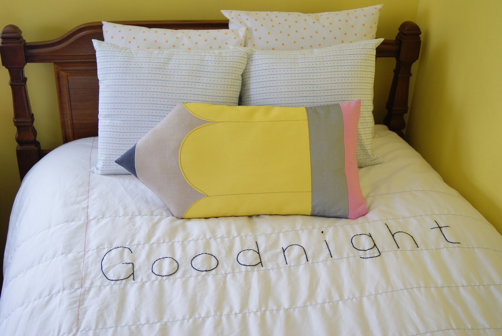 nest full of eggs Pencil and Paper Bedding Set