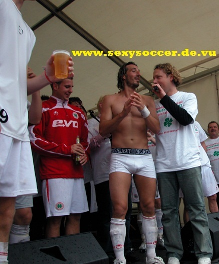 http://4.bp.blogspot.com/-rDB-rG6YbLE/TiGIziX12AI/AAAAAAABAWw/EkopdHnE8Y4/s1600/RWOberhausen2007108.jpg