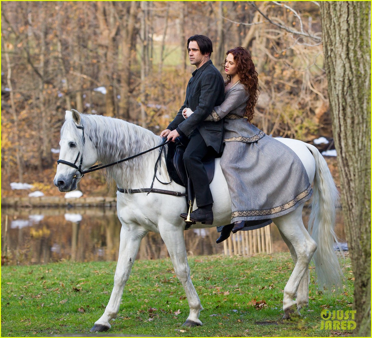 http://4.bp.blogspot.com/-rDxrlWJY-TU/URJ-VSdhjkI/AAAAAAAAEPY/u3ZCXz8LHHM/s1600/colin-farrell-jessica-brown-findlay-horseback-riding-winters-tale-02.jpg