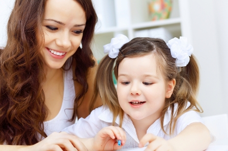 Hasil gambar untuk orang tua menjaga anak sejak dini