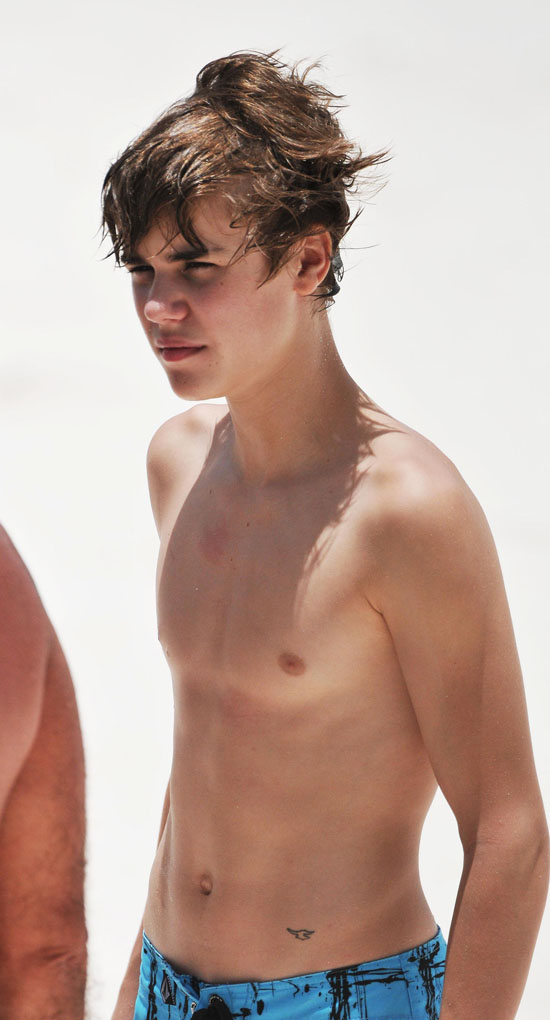 Justin Bieber shirtless in Barbados with Daddy pictures