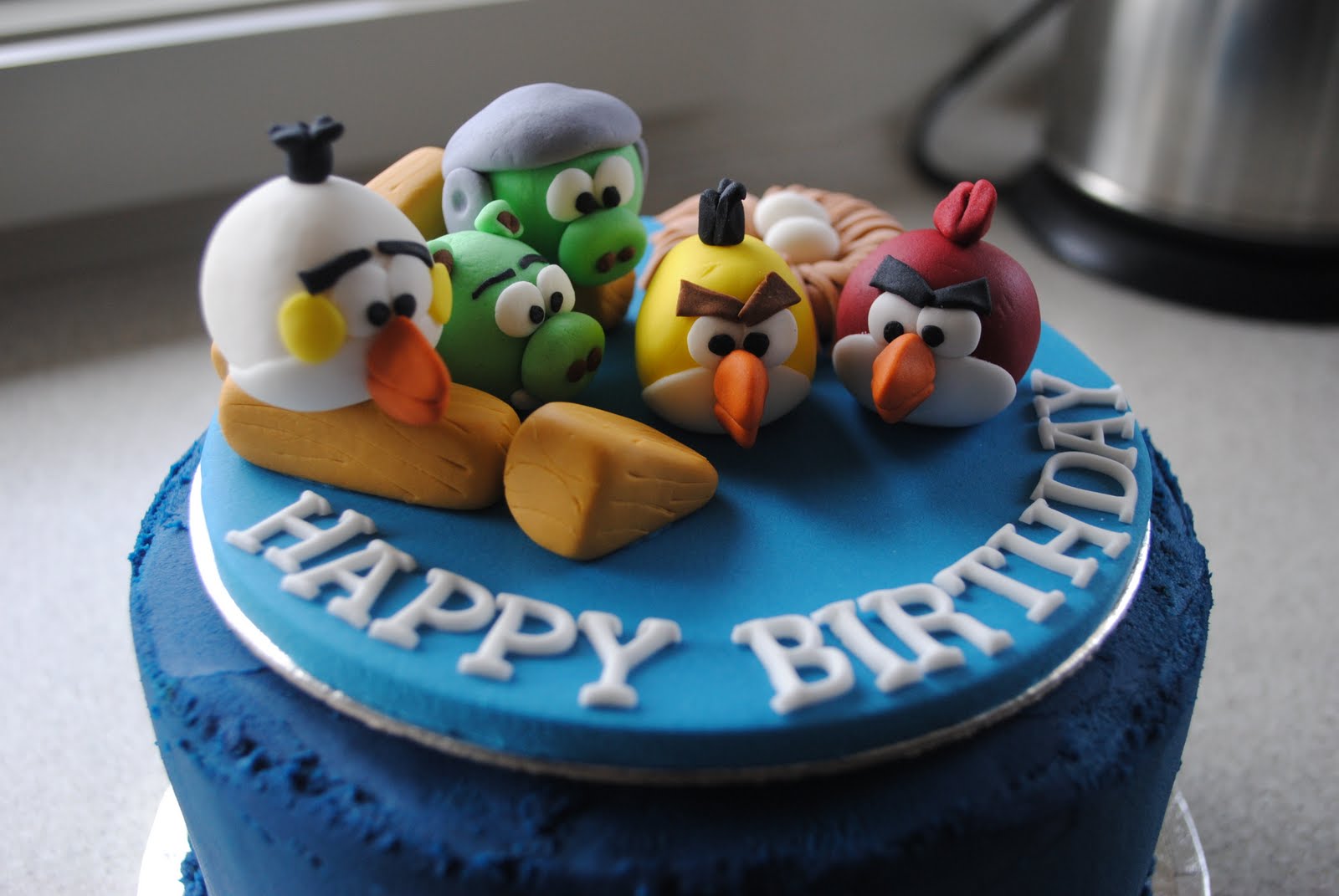 A Sparkley Silver Lining: Cake Decorating // Angry Birds Party