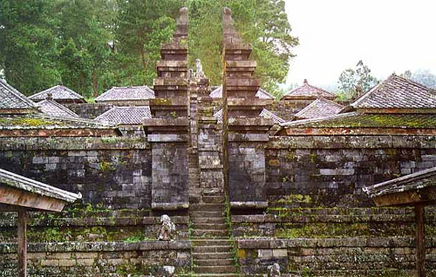 9 Candi Peninggalan Kerajaan Majapahit, Gambar, dan Isinya