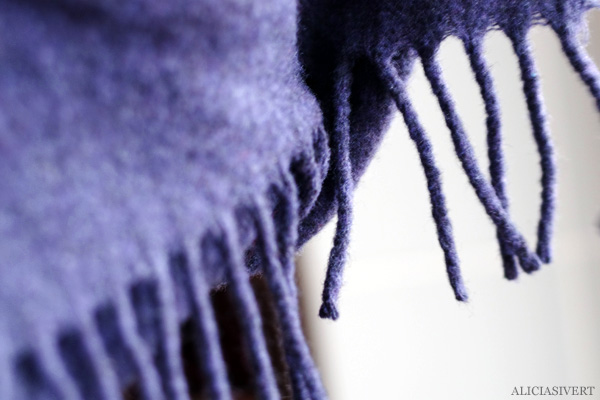 aliciasivert, alicia sivertsson, kaizers orchestra, helge, gasmask, broderi, embroidery, handarbete, needlework, textile art, halsduk, scarf, fanart